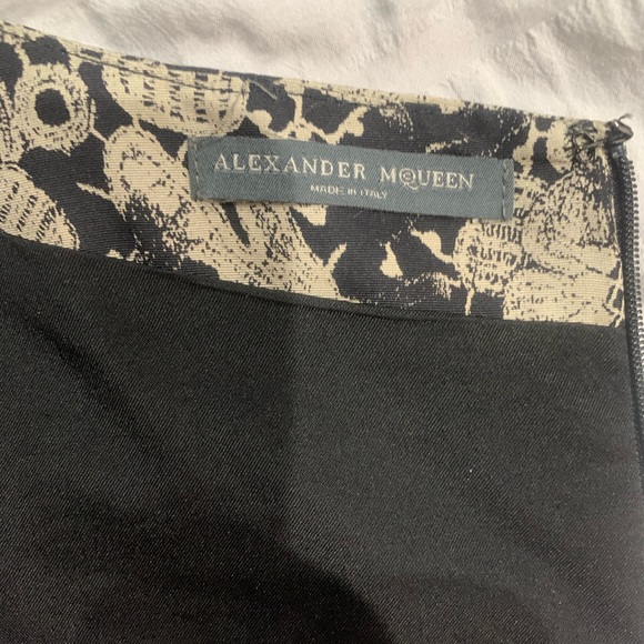 Brand: Alexander McQueen
Category: Dress. Colors: Black and Gold flowers - Picture 8 of 11